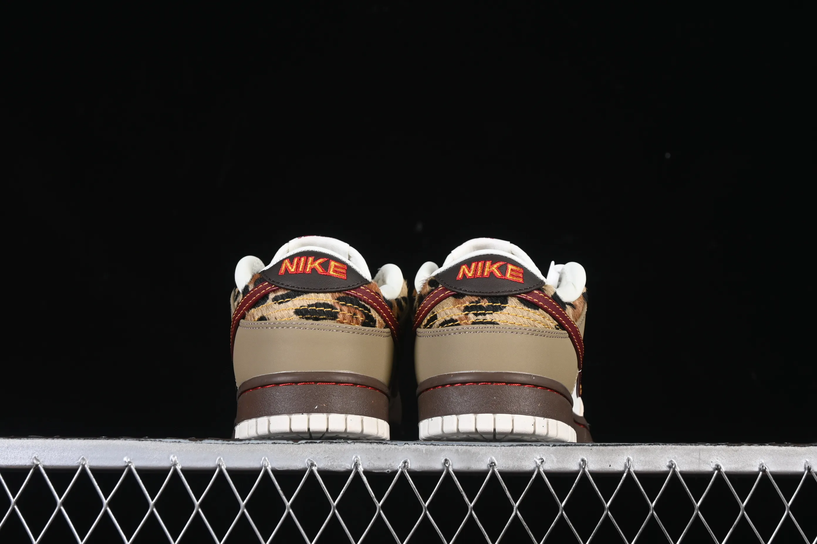 All categories Nk SB Dunk Series Nk SB Dunk Low low-top sneakers Nike SB Dunk Low "Khaki Leopard" beige zebra hair low-top casual sneakers IM6687-262